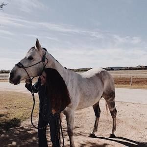 Meet your Posher, Julissa